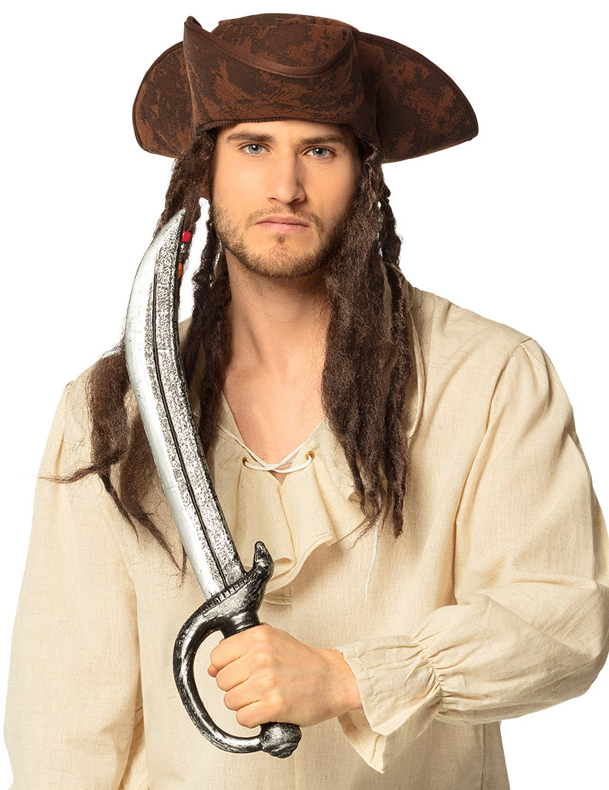 Mise en situation du sabre de pirate pour déguisement
