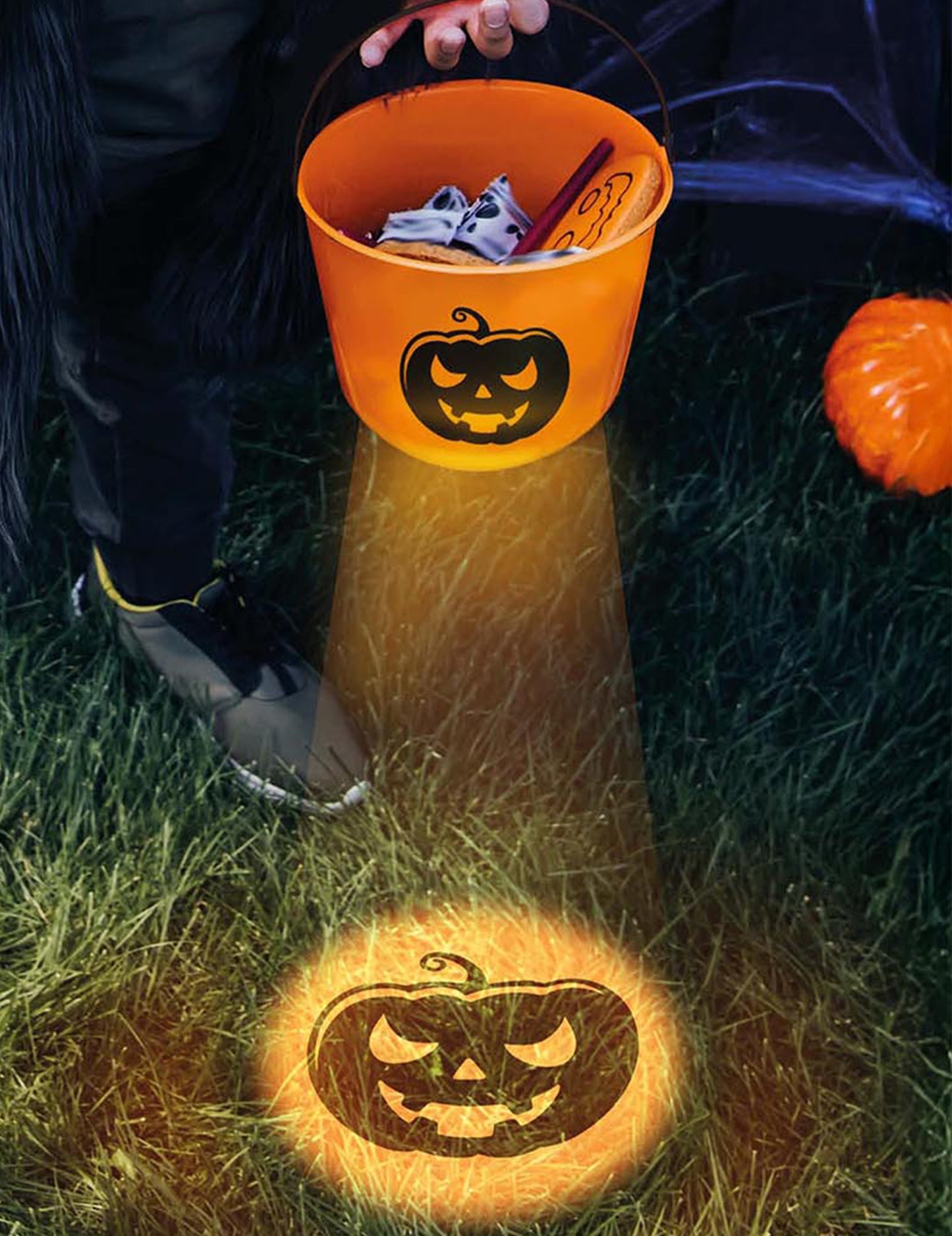 Oranžová dýňová svítící kyblík na bonbóny