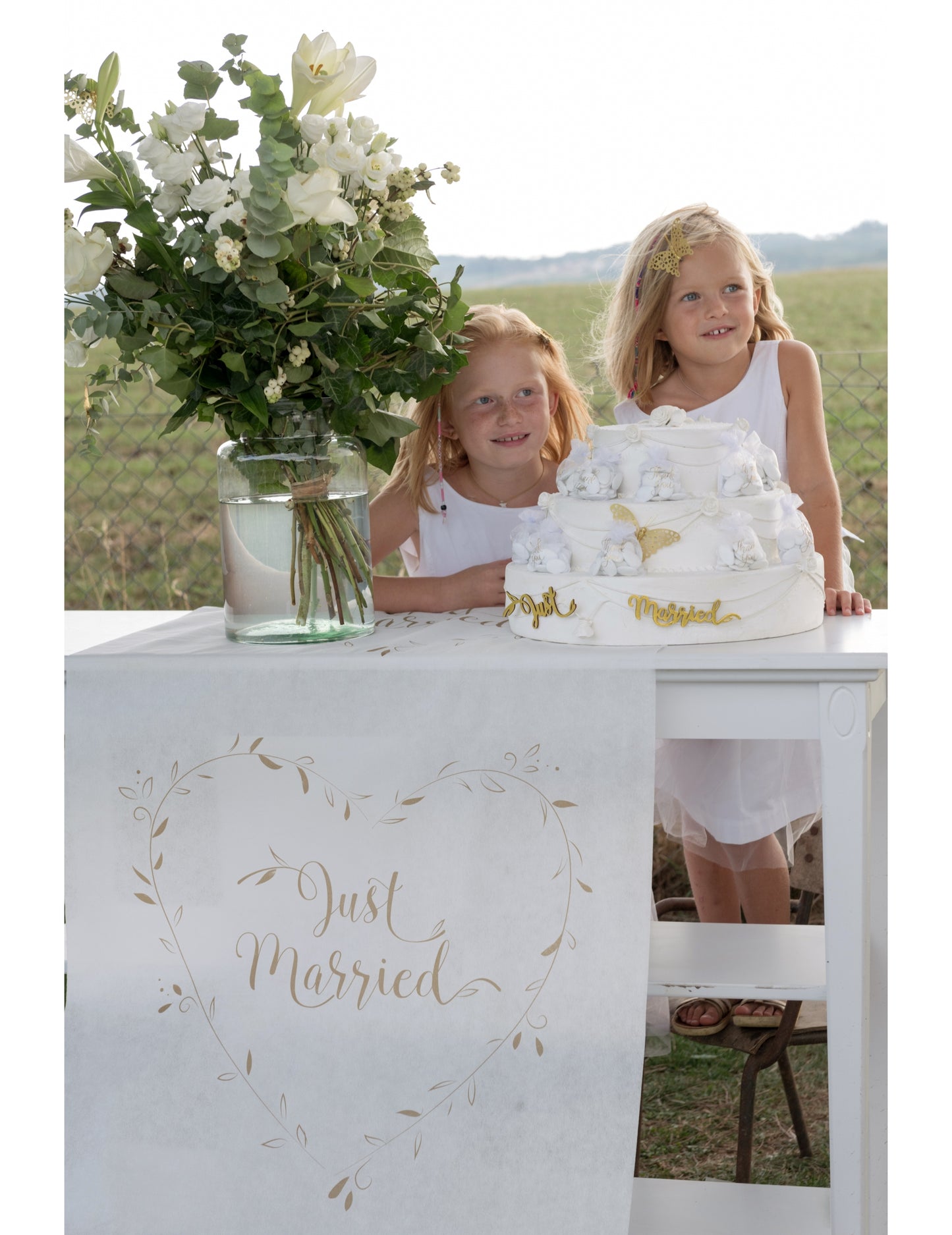 Koberec pro novomanželský obřad v bílé a zlaté barvě 10 m x 75 cm šik svatba