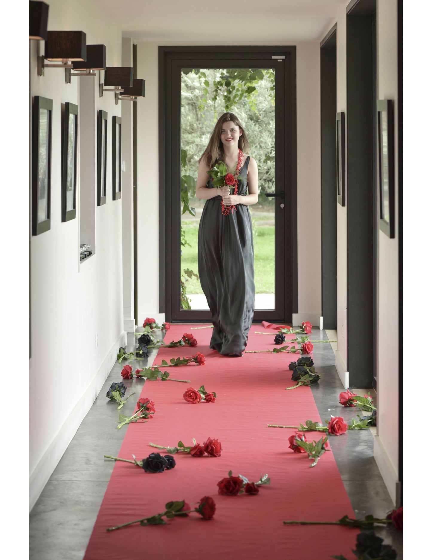 Obří růžový koberec 15 x 1 m pro svatební obřad