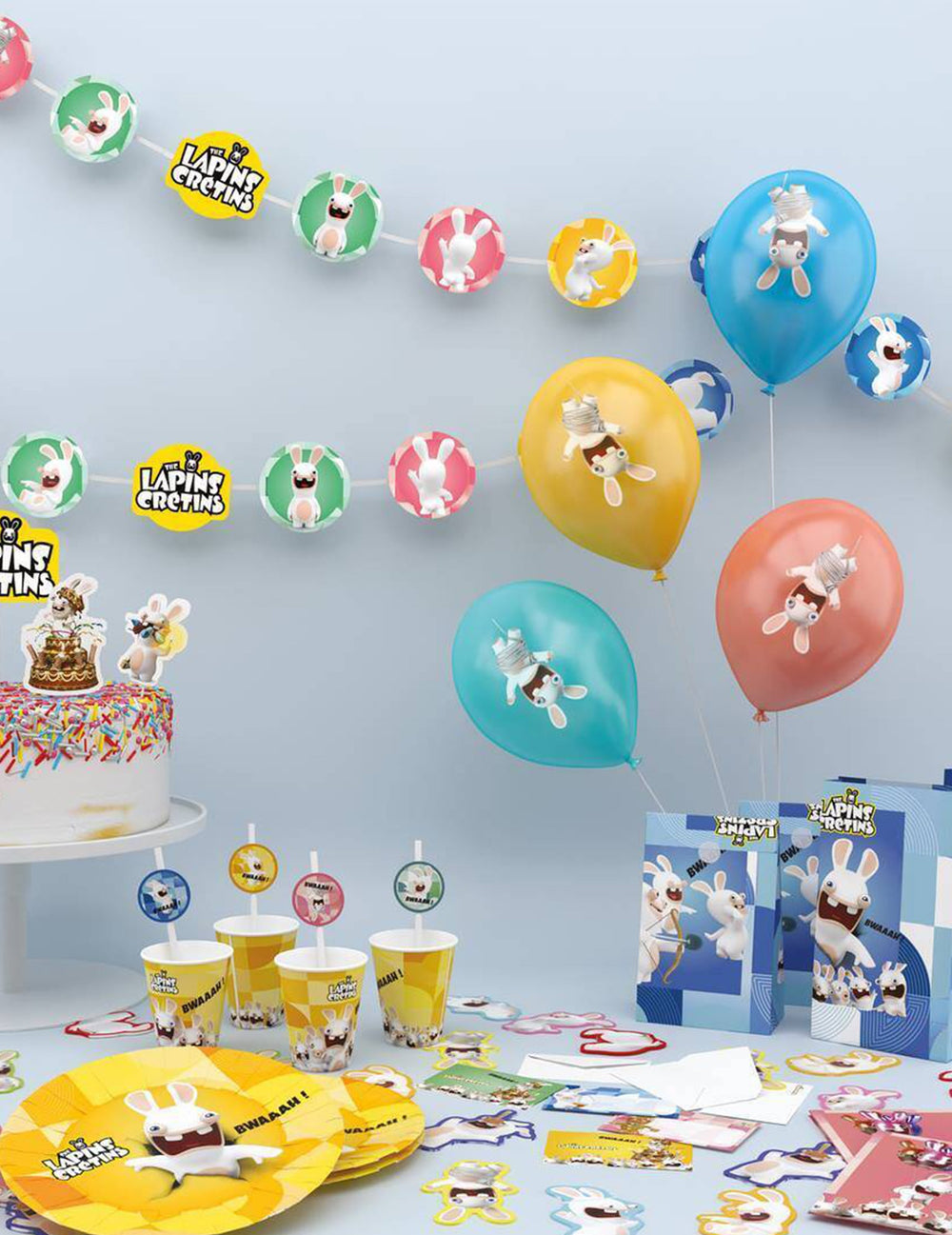 Mise en situation sur une table d'anniversaire des Tatouages Lapins Crétins pour enfant