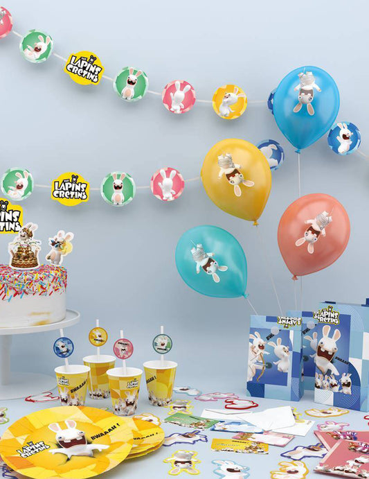 Mise en situation sur une table d'anniversaire des Tatouages Lapins Crétins pour enfant