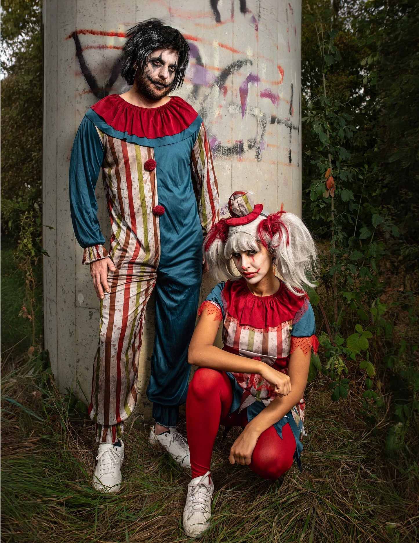 Párový kostým barevných klaunů na Halloween