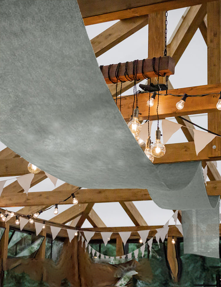 Šedý svatební závěs 80 cm x 25 m netkaná textilie