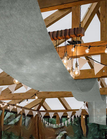 Šedý svatební závěs 80 cm x 25 m netkaná textilie