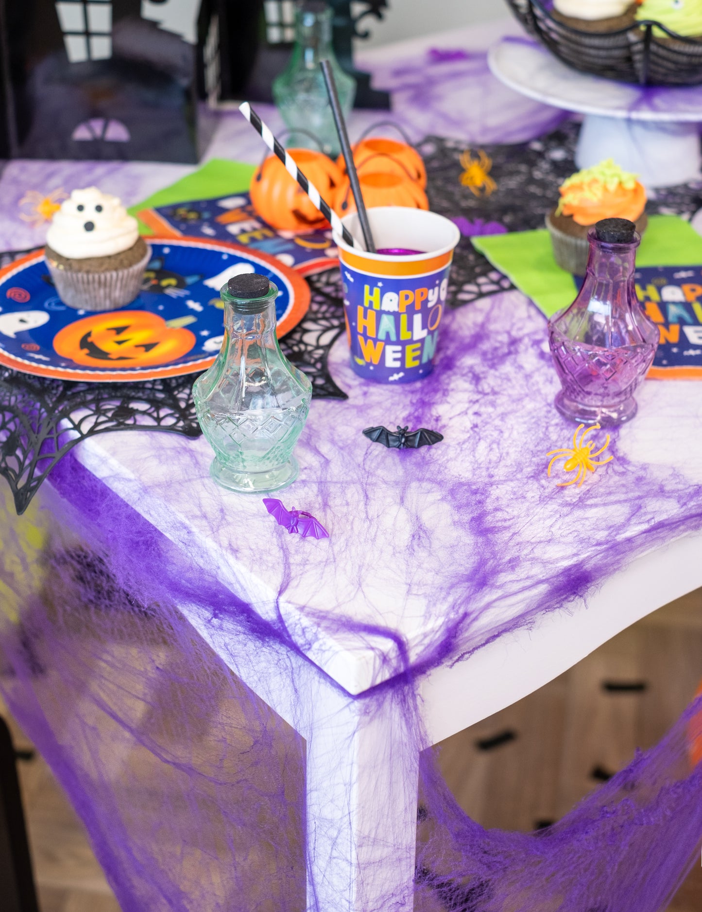 Fialová pavučina s pavouky 20g Halloween