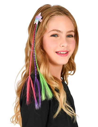 Vue de profil des tresses multicolores avec étoile à sequins pour enfant