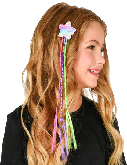 Mise en situation de profil des tresses multicolores avec étoile à sequins