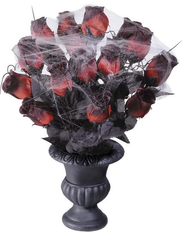 Vase gothique avec roses et toiles d'araignée pour décoration noir et rouge